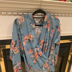 Perfect Spring Top! Lovely to see with flowers in full bloom!